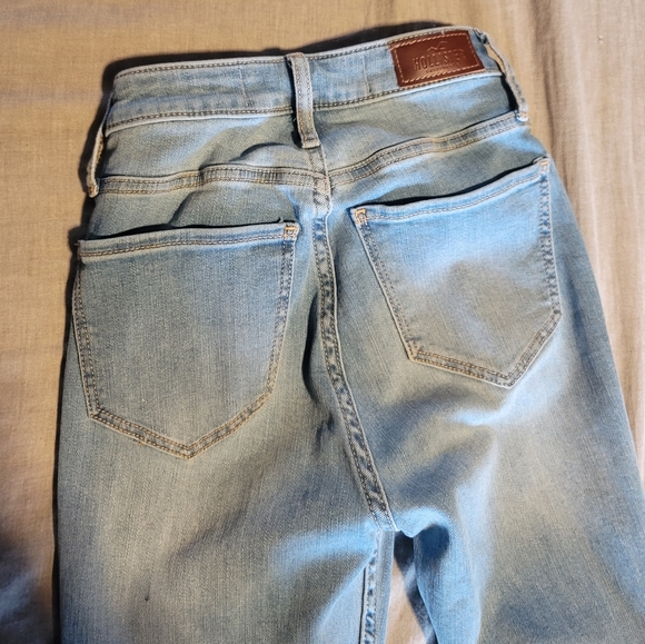 Hollister Curvy Hight-Rise Vintage Flare Jeans - Picture 2 of 4